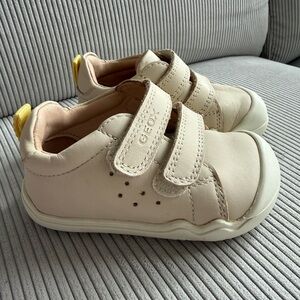 Geox Kids Cream Velcro Shoes (Size 20)